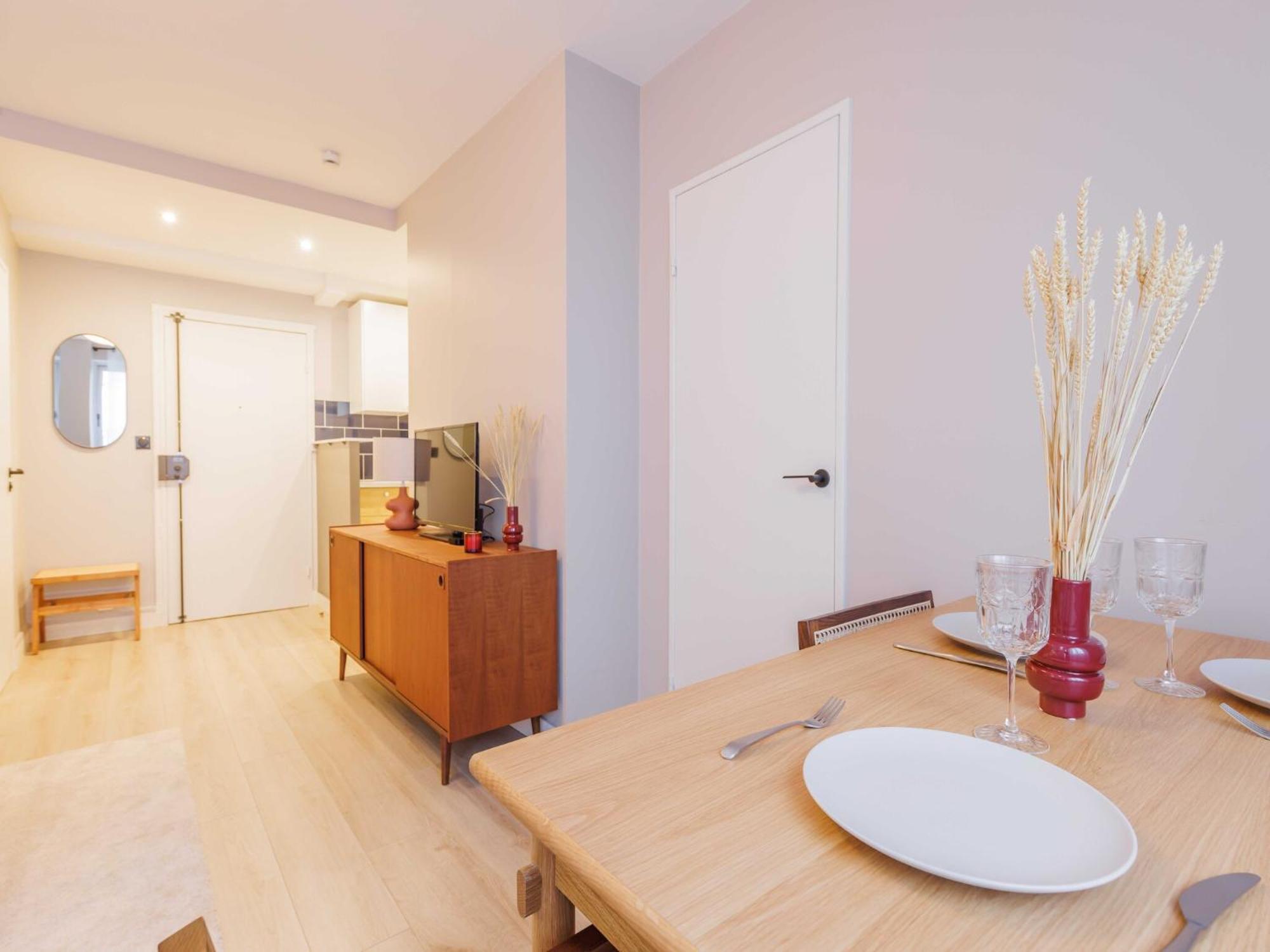 Proche Quai De Seine - 2bdr 3p 16eme Arr Paris