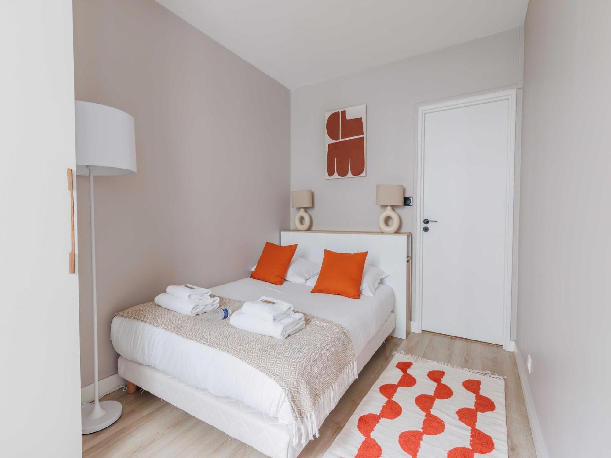 Proche Quai De Seine - 2bdr 3p 16eme Arr * Paris